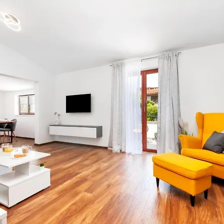 Apartments E&M Pula Exterior photo