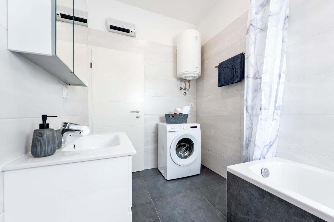 Apartment E&m *
